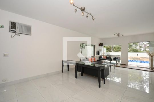 Sala de casa para alugar com 6 quartos, 690m² em Jardim Vitoria Regia (zona Oeste), São Paulo