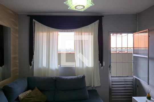 Sala  de casa de condomínio para alugar com 2 quartos, 170m² em Jardim Albertina, Guarulhos