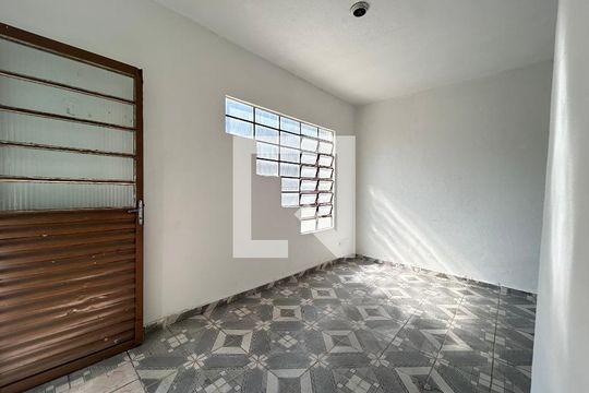 Casa para alugar com 2 quartos, 100m² em Milanez, Contagem