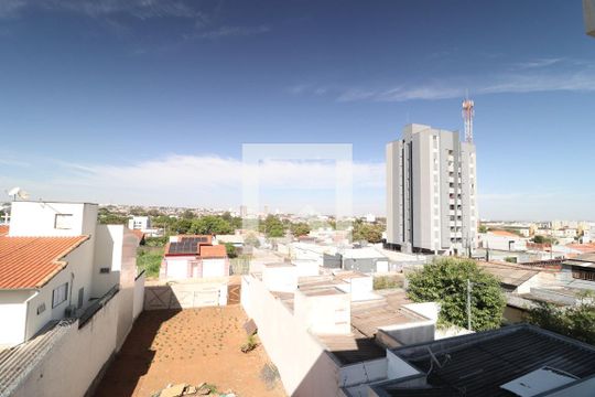 Quarto 2 de apartamento para alugar com 2 quartos, 55m² em Pampulha, Uberlândia