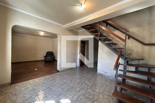 Sala de casa para alugar com 3 quartos, 167m² em Cidade Mãe do Céu, São Paulo