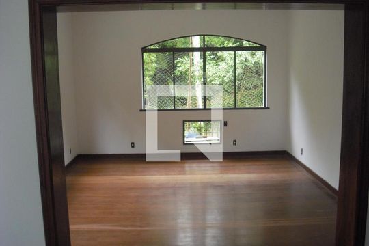 Sala de casa para alugar com 7 quartos, 10m² em Praia da Lagoa, São Paulo