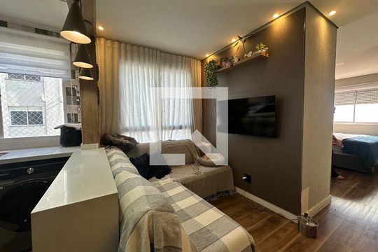 Sala de apartamento para alugar com 1 quarto, 50m² em Jardim Tupanci, Barueri