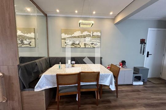 Sala de apartamento para alugar com 1 quarto, 50m² em Jardim Tupanci, Barueri