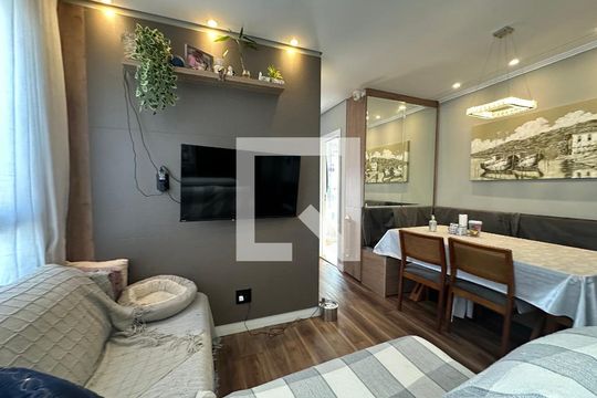 Sala de apartamento para alugar com 1 quarto, 50m² em Jardim Tupanci, Barueri