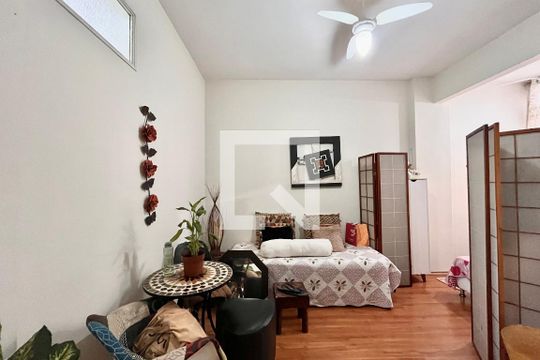 Sala  de apartamento para alugar com 1 quarto, 40m² em Copacabana, Rio de Janeiro
