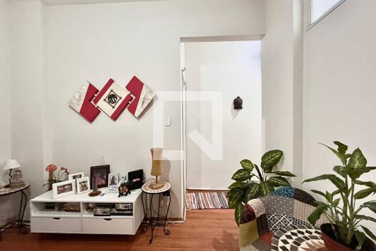 Sala  de apartamento para alugar com 1 quarto, 40m² em Copacabana, Rio de Janeiro