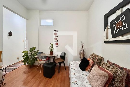 Sala  de apartamento para alugar com 1 quarto, 40m² em Copacabana, Rio de Janeiro