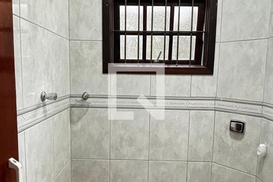 Banheiro de casa à venda com 4 quartos, 180m² em Vila Guarani, Santo André