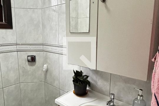 Banheiro de casa à venda com 4 quartos, 180m² em Vila Guarani, Santo André