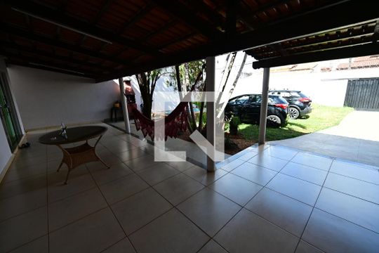 Casa à venda com 4 quartos, 416m² em Vila Anchieta, Goiânia