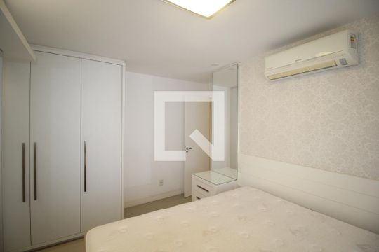 Suíte 1 de apartamento para alugar com 2 quartos, 65m² em Passo D’areia, Porto Alegre