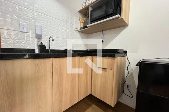 Cozinha - Armários de kitnet/studio para alugar com 1 quarto, 25m² em São Mateus, Juiz de Fora