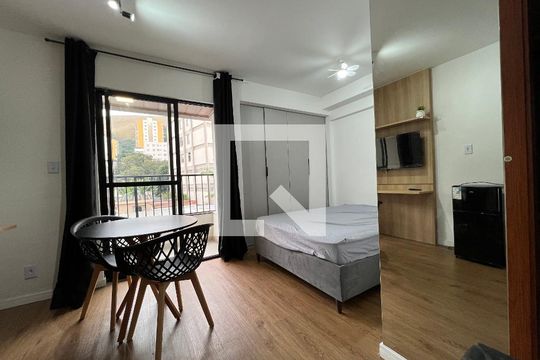 Sala/Quarto de kitnet/studio para alugar com 1 quarto, 25m² em São Mateus, Juiz de Fora