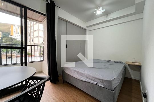 Quarto de kitnet/studio para alugar com 1 quarto, 25m² em São Mateus, Juiz de Fora