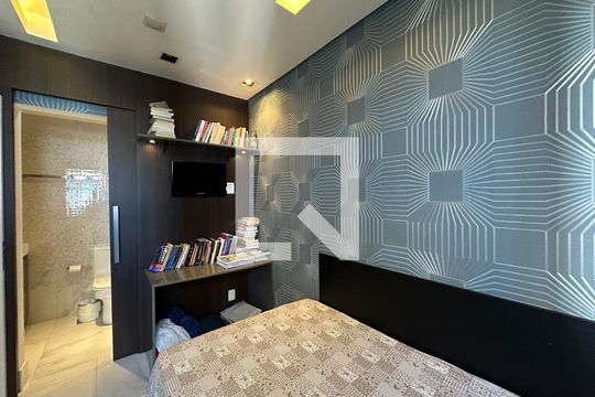 Suíte 1 de apartamento para alugar com 2 quartos, 84m² em Alphaville Industrial, Barueri