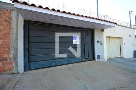 Casa para alugar com 3 quartos, 300m² em Jardim Petropolis, Goiânia