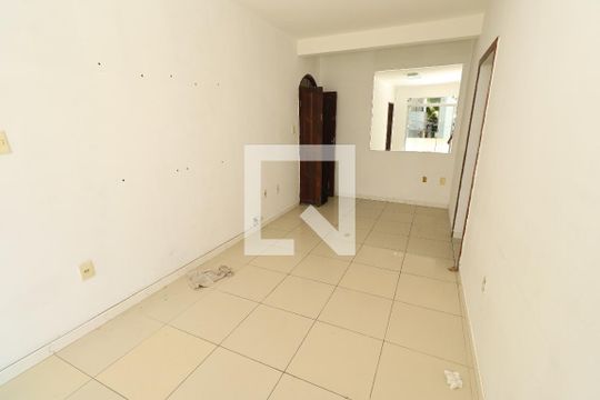 Sala de casa para alugar com 2 quartos, 59m² em Cabula Vi, Salvador