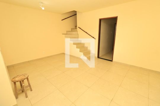Sala de casa para alugar com 3 quartos, 120m² em Stella Maris, Salvador