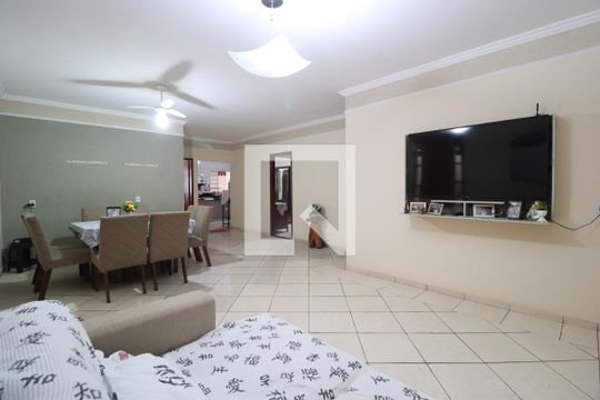 Sala de casa para alugar com 4 quartos, 243m² em Marta Helena, Uberlândia