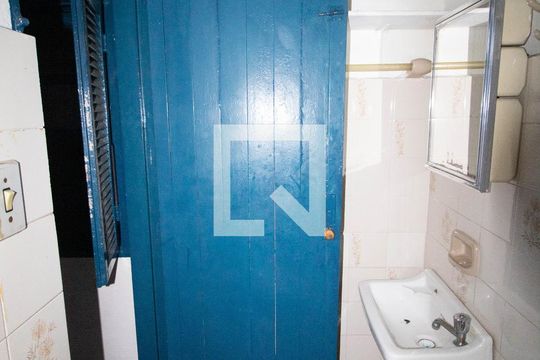 BANHEIRO de casa para alugar com 1 quarto, 40m² em Vila Souza, São Paulo
