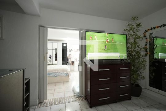 Sala de casa para alugar com 1 quarto, 80m² em Parque Oratório, Santo André