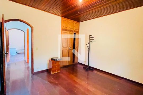 Quarto de casa de condomínio para alugar com 4 quartos, 287m² em Colonial Village (caucaia do Alto), Cotia