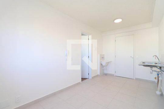Sala/Cozinha/Área de serviço de apartamento para alugar com 1 quarto, 25m² em Parque Industrial Tomas Edson, São Paulo