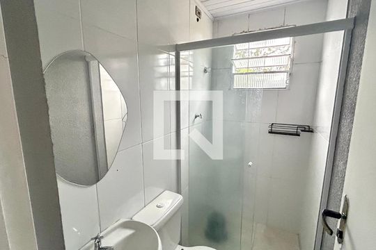 Banheiro de casa para alugar com 1 quarto, 26m² em Parque Continental Ii, Guarulhos