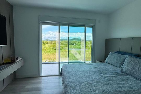 Quarto de casa de condomínio para alugar com 3 quartos, 230m² em Vargem Grande, Florianópolis
