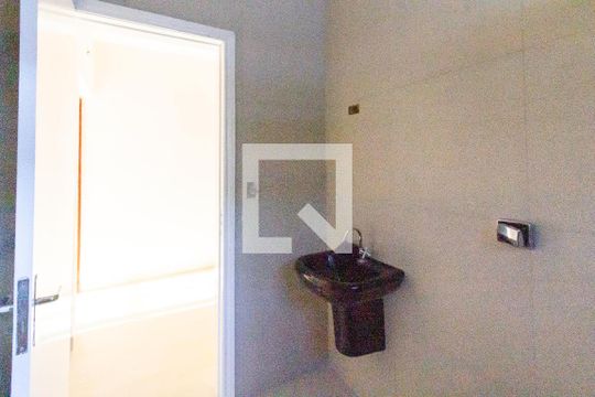 Banheiro de casa à venda com 3 quartos, 240m² em Jardim Cocaia, Guarulhos