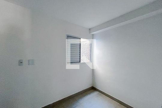 Quarto 1 de apartamento para alugar com 2 quartos, 40m² em Parque São Jorge, São Paulo