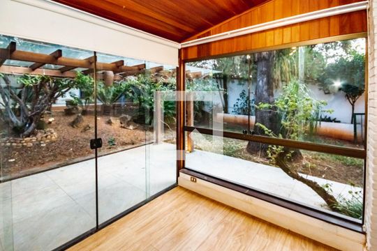 Casa para alugar com 4 quartos, 403m² em Pampulha, Belo Horizonte