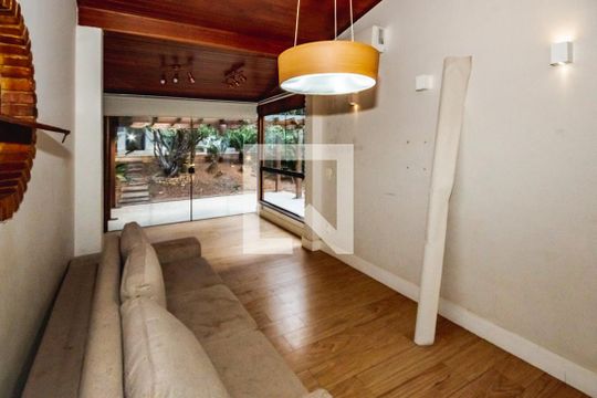 Casa para alugar com 4 quartos, 403m² em Pampulha, Belo Horizonte