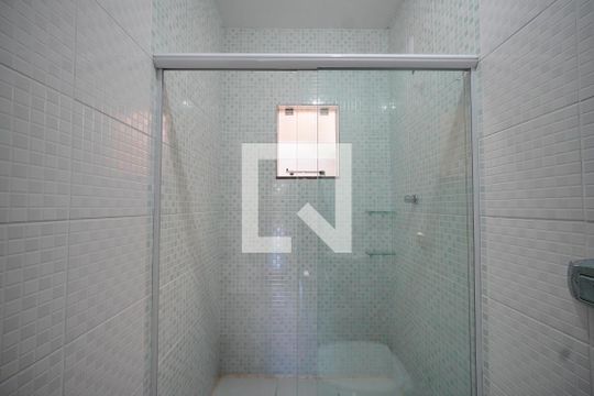 Banheiro de casa para alugar com 2 quartos, 75m² em Real Parque, São José