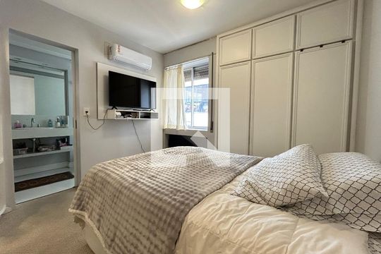 Suíte 1 de apartamento para alugar com 2 quartos, 130m² em Centro, Florianópolis