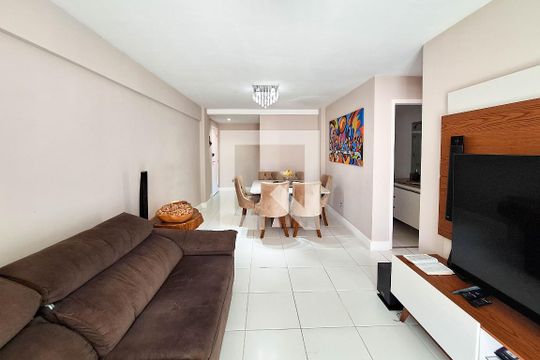 Sala de apartamento à venda com 2 quartos, 83m² em Piratininga, Niterói