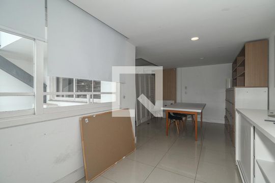 Sala de casa para alugar com 4 quartos, 337m² em Vila Jardim, Porto Alegre