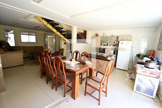 Casa à venda com 3 quartos, 200m² em Residencial Porto Seguro, Goiânia