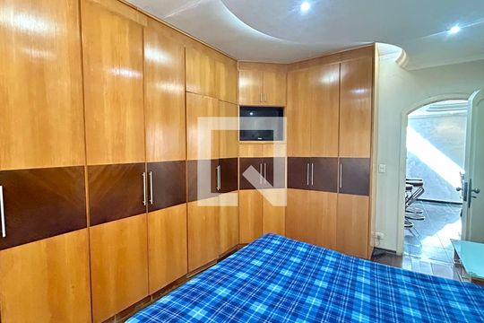 Quarto suíte 1 de casa para alugar com 4 quartos, 200m² em Vila das Palmeiras, Guarulhos