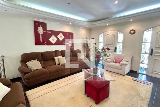 Sala de casa para alugar com 4 quartos, 200m² em Vila das Palmeiras, Guarulhos