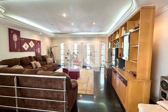 Sala de casa para alugar com 4 quartos, 200m² em Vila das Palmeiras, Guarulhos