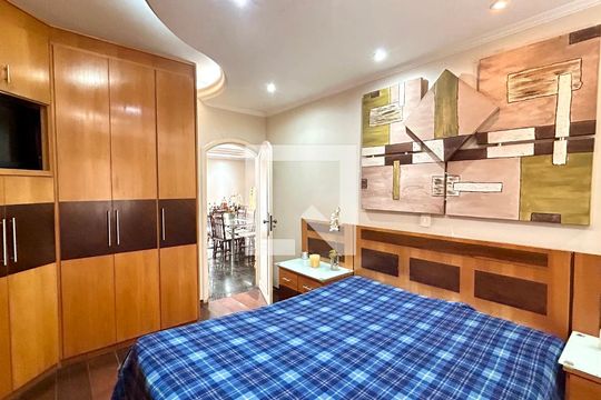 Quarto suíte 1 de casa para alugar com 4 quartos, 200m² em Vila das Palmeiras, Guarulhos