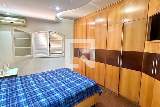 Quarto suíte 1 de casa para alugar com 4 quartos, 200m² em Vila das Palmeiras, Guarulhos