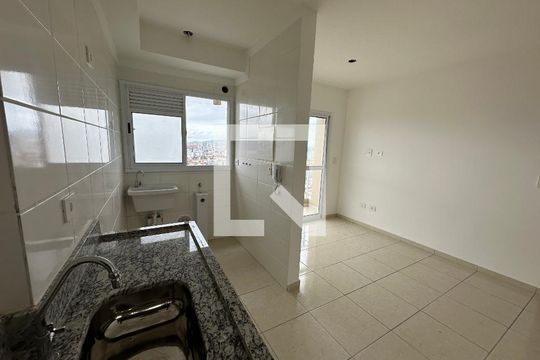 Cozinha de apartamento para alugar com 2 quartos, 46m² em Parque Sao Vicente, São Vicente