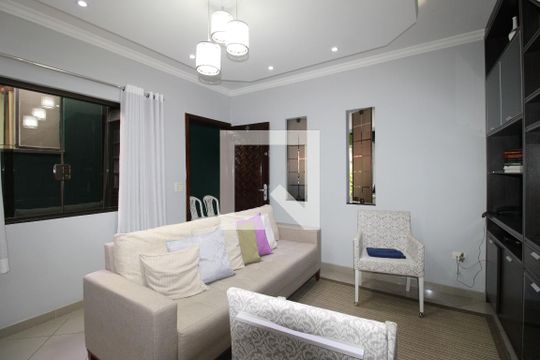 Sala 1 de casa à venda com 2 quartos, 180m² em Fazenda Aricanduva, São Paulo