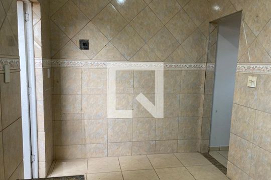 Cozinha de apartamento para alugar com 3 quartos, 60m² em Bonsucesso, Rio de Janeiro