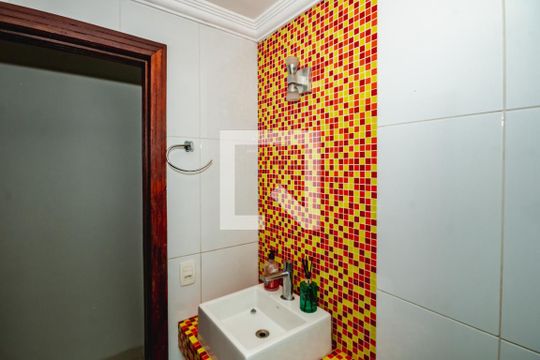 Banheiro Social de apartamento à venda com 3 quartos, 174m² em Itapoã, Belo Horizonte