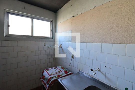 Cozinha de apartamento para alugar com 1 quarto, 46m² em Jardim Itu, Porto Alegre