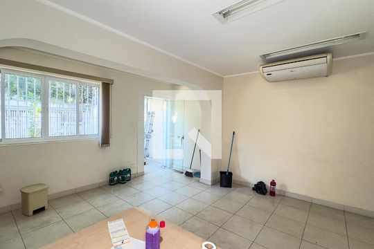 Casa à venda com 7 quartos, 220m² em Santo Amaro, São Paulo